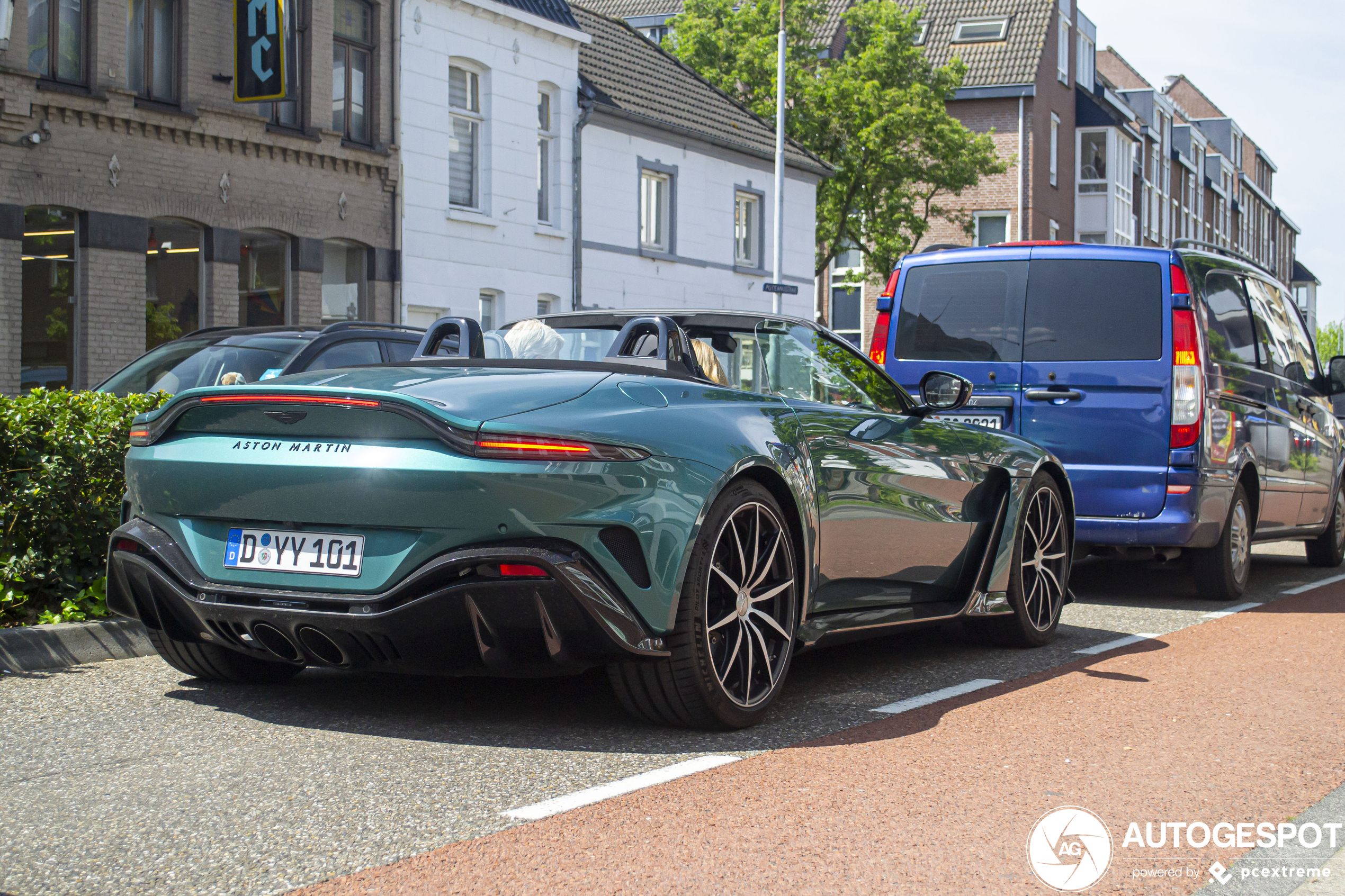 Nieuwe Aston Martin V12 Vantage Roadster duikt op in Venlo