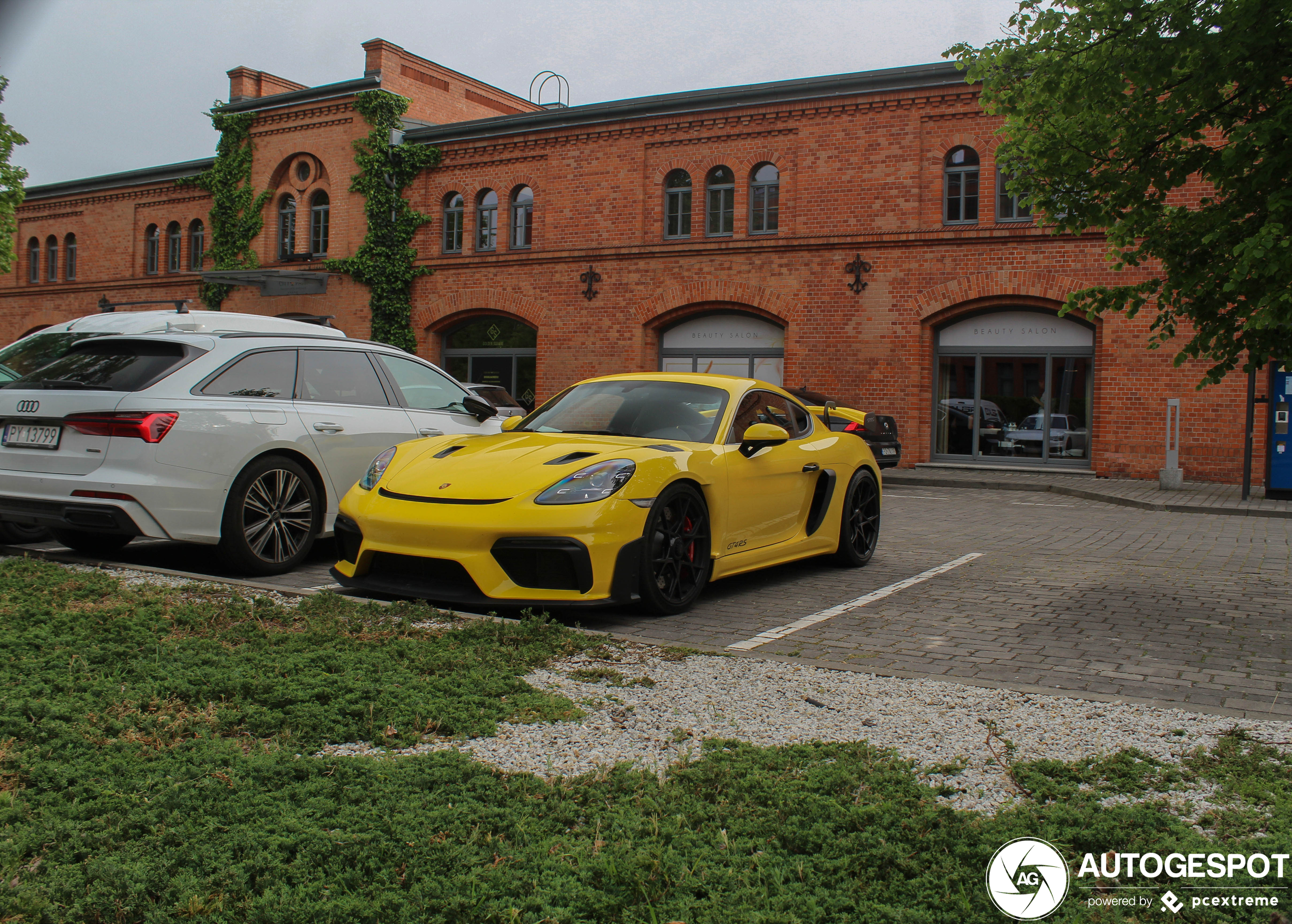 Porsche 718 Cayman GT4 RS