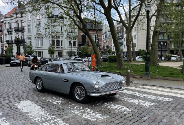 Aston Martin DB4