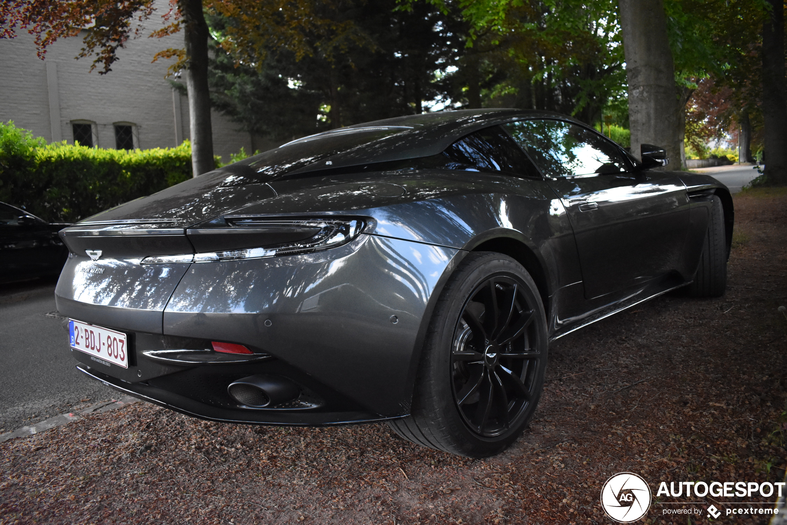 Aston Martin DB11