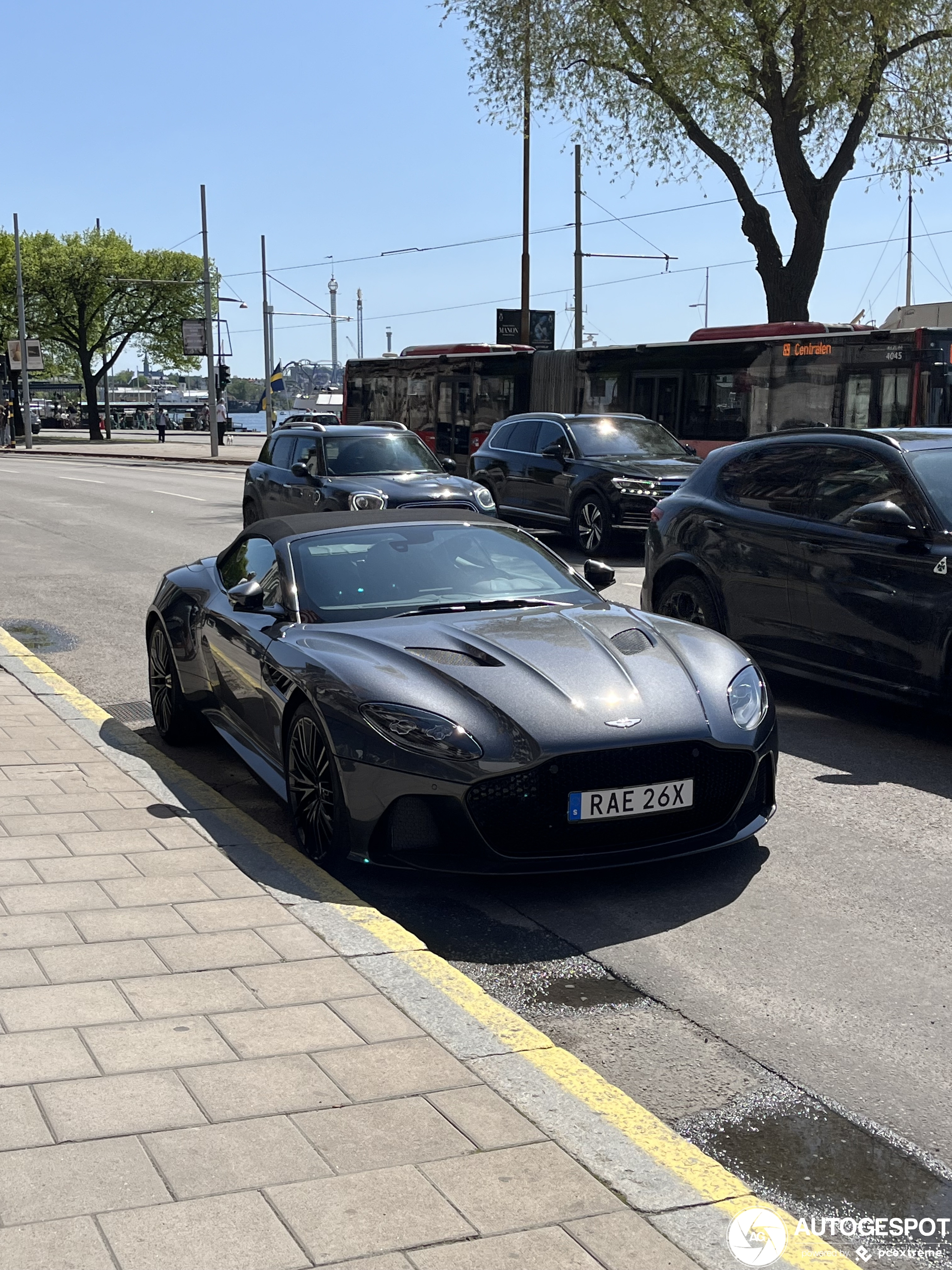 Aston Martin DBS Superleggera Volante