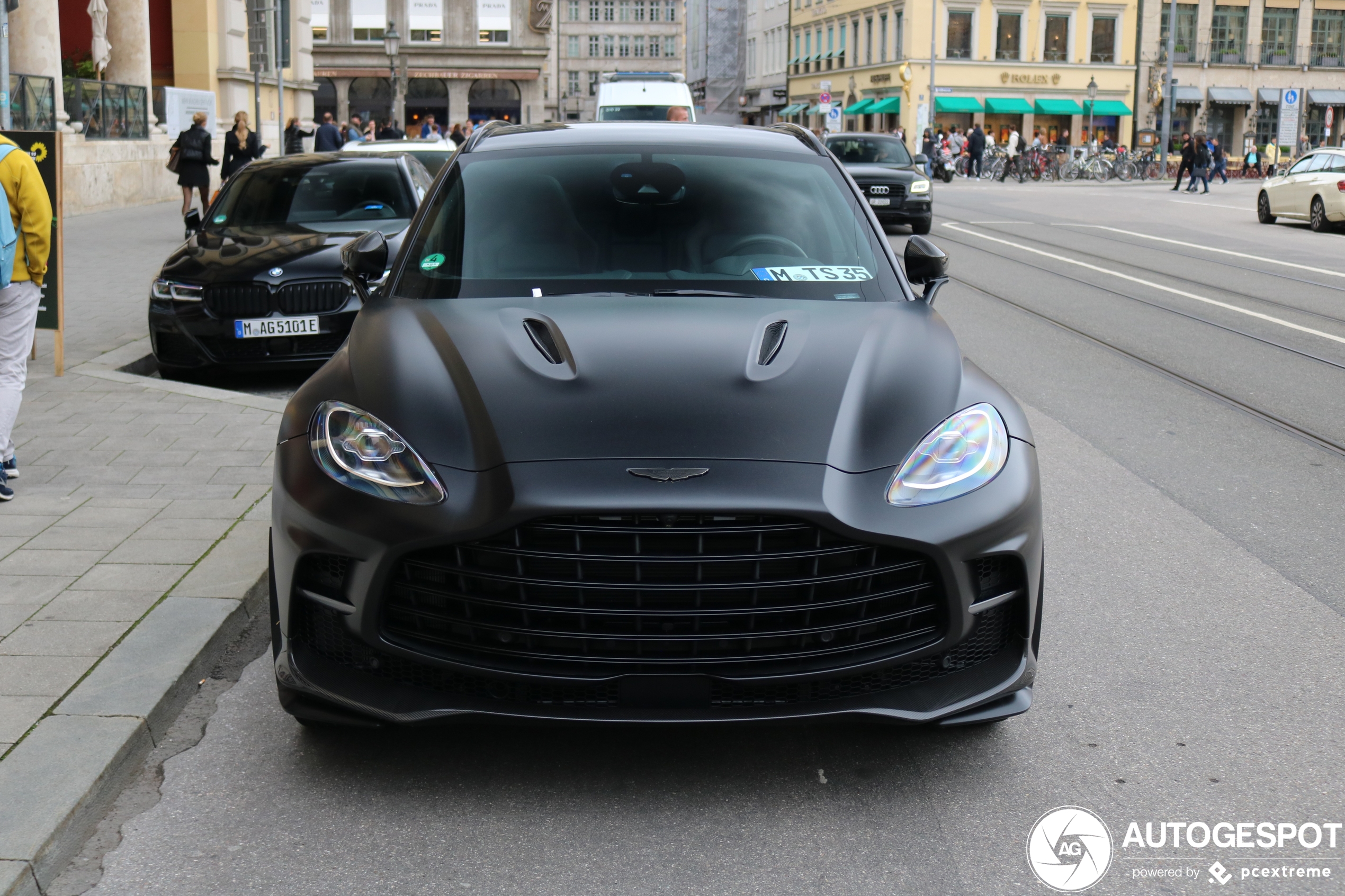 Aston Martin DBX707