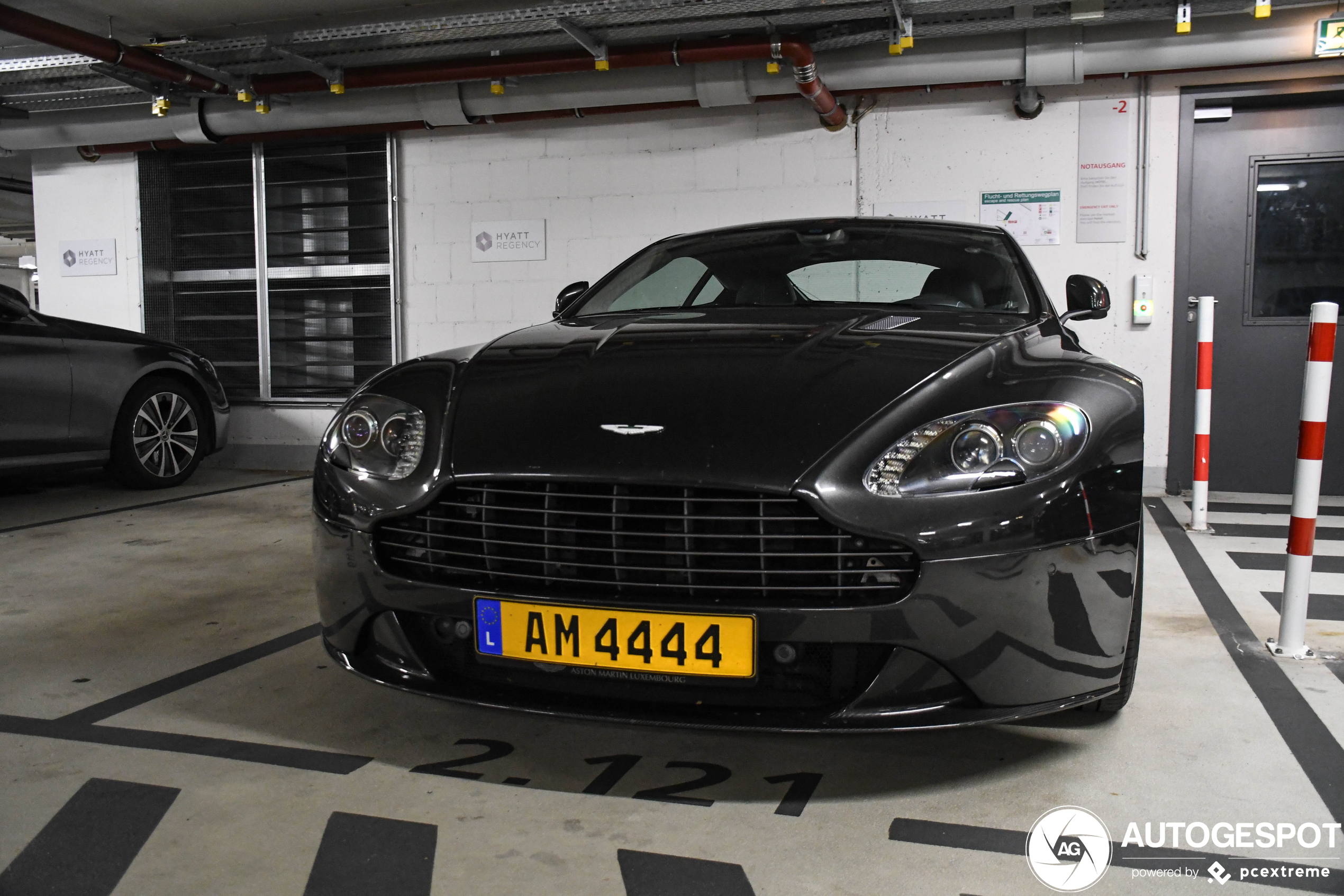 Aston Martin V8 Vantage S