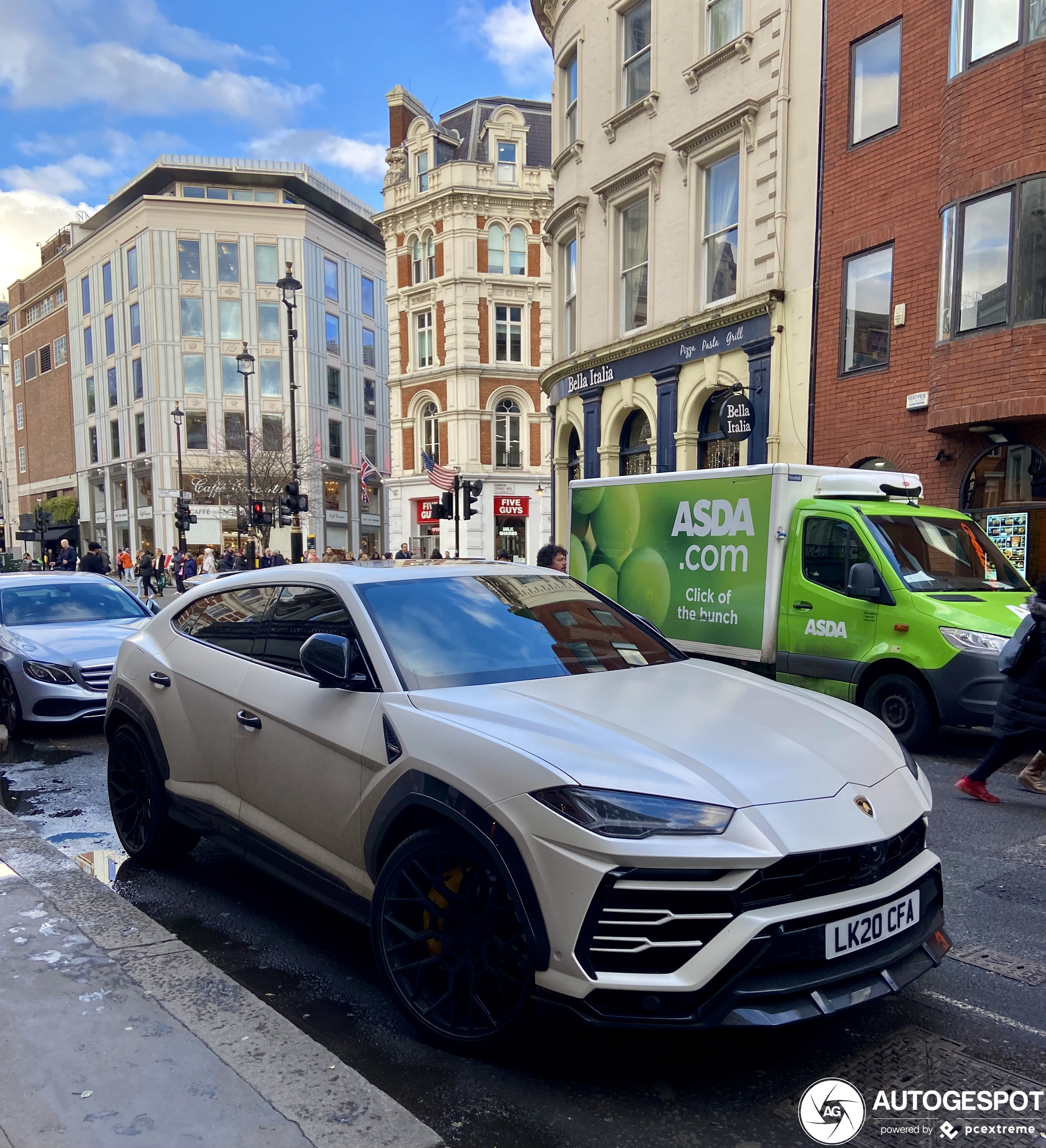 Lamborghini Urus Nero Design