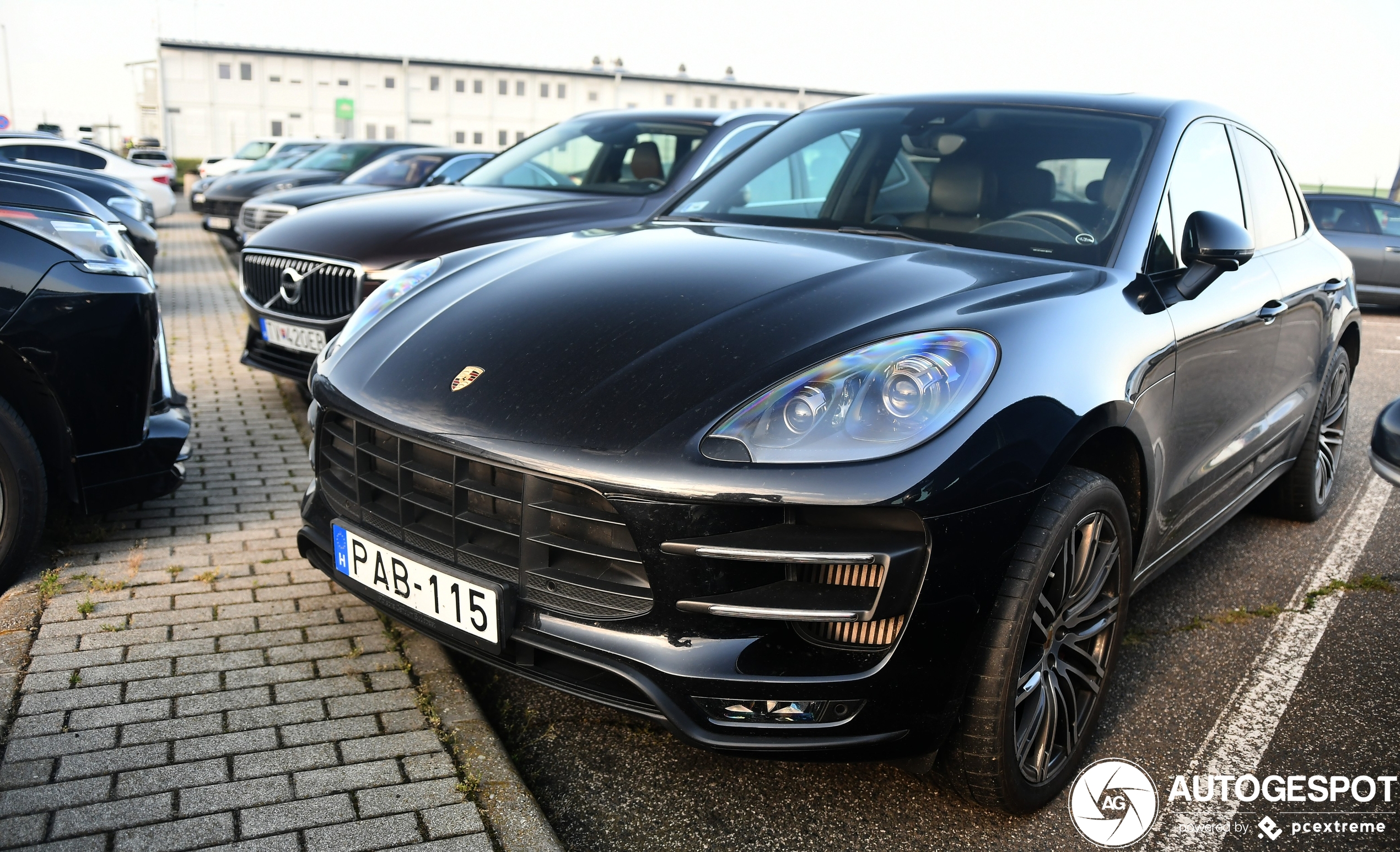 Porsche 95B Macan Turbo