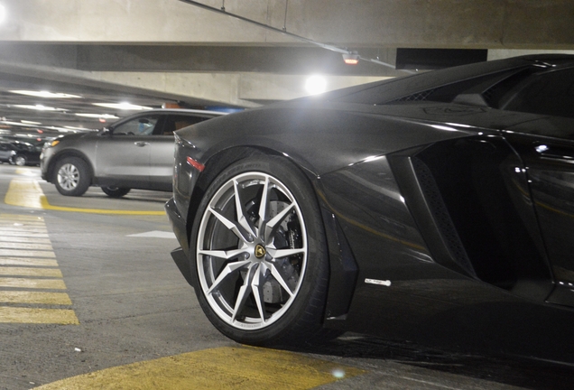 Lamborghini Aventador LP700-4 Roadster