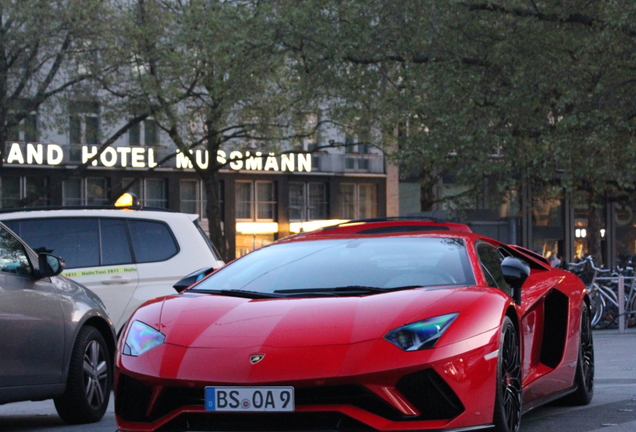 Lamborghini Aventador S LP740-4