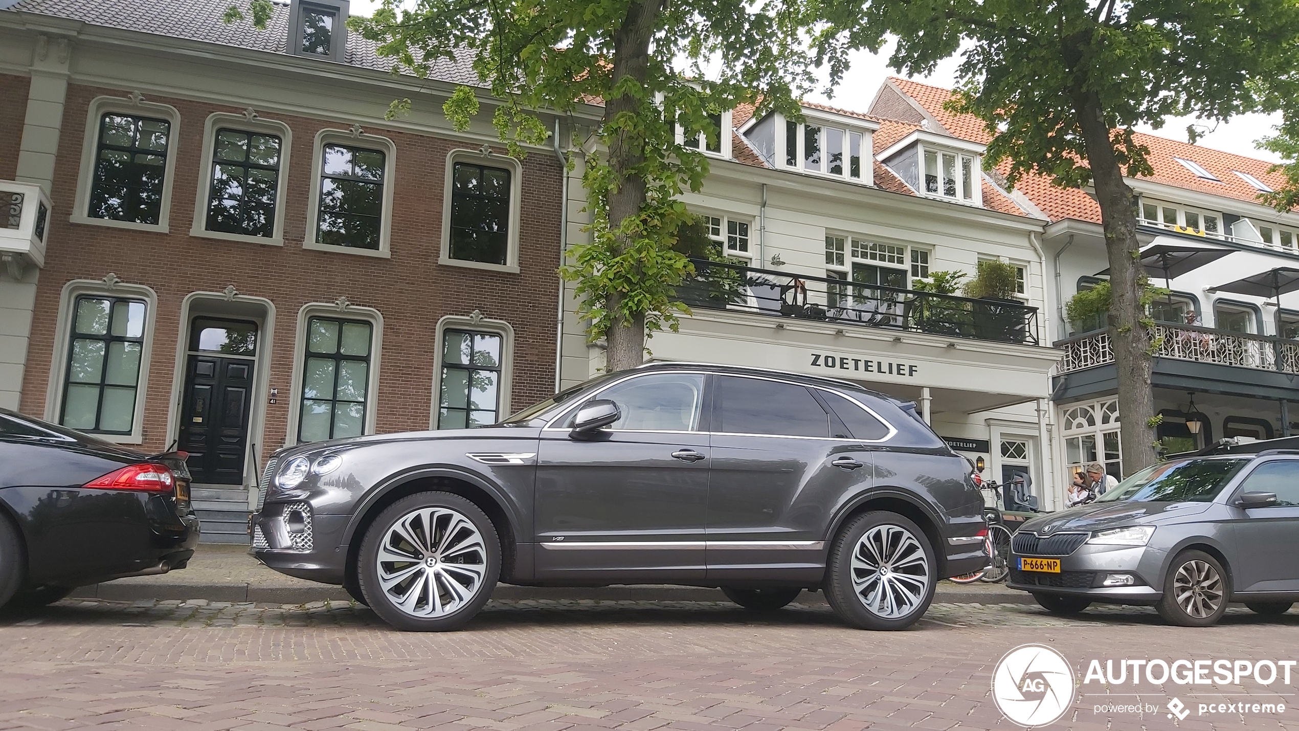 Bentley Bentayga V8 2021