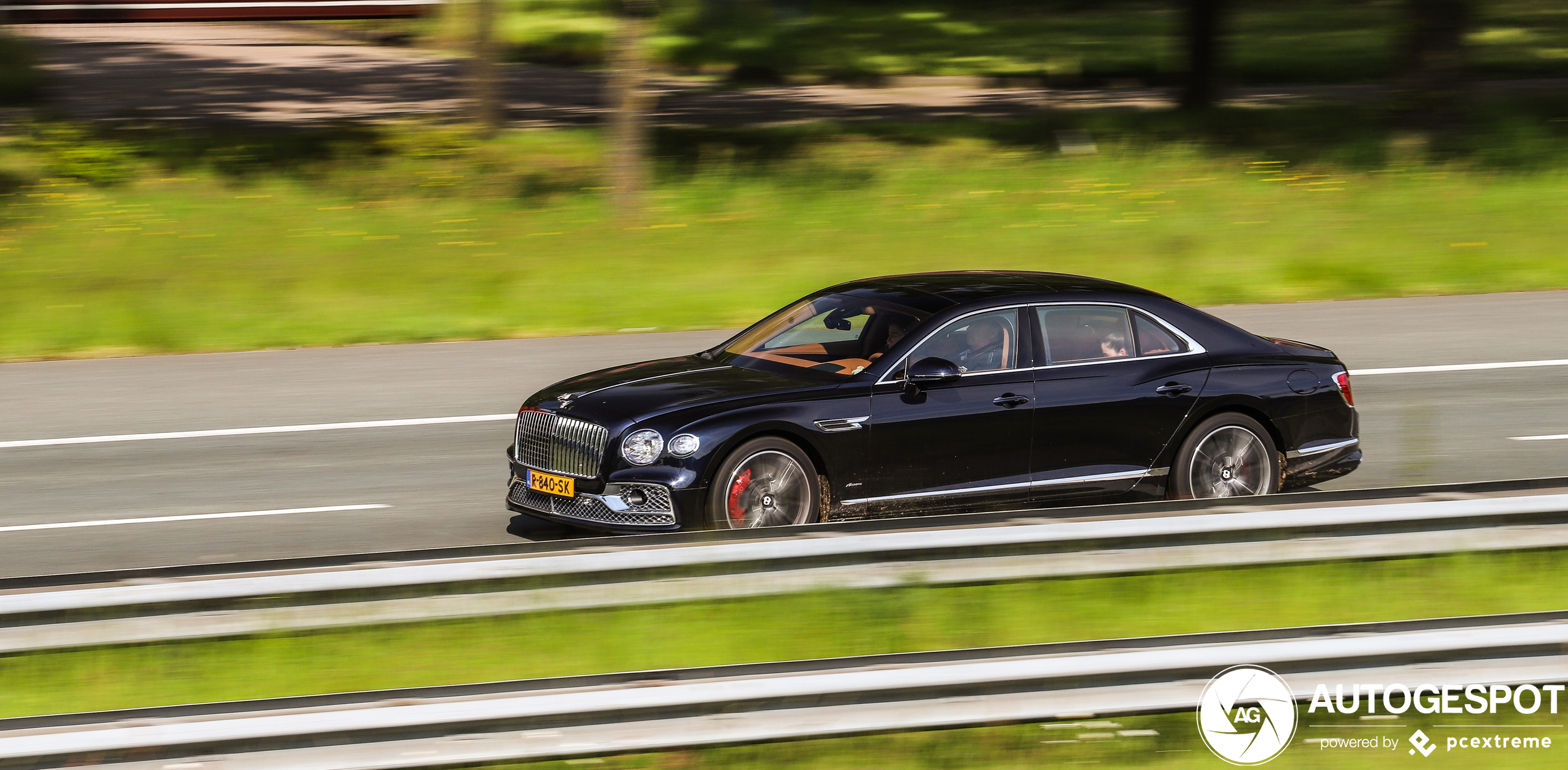 Bentley Flying Spur Hybrid Azure