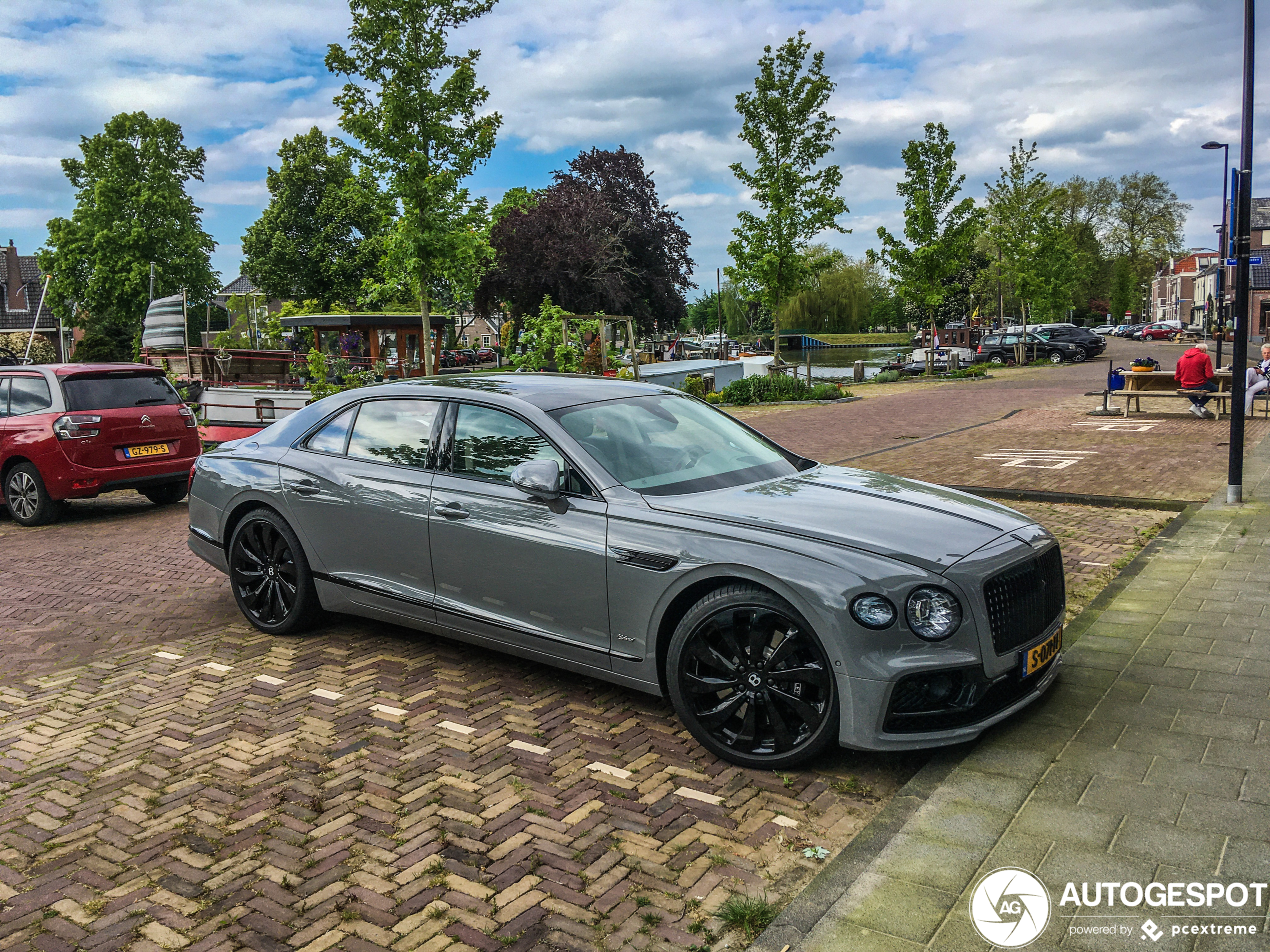 Bentley Flying Spur Hybrid