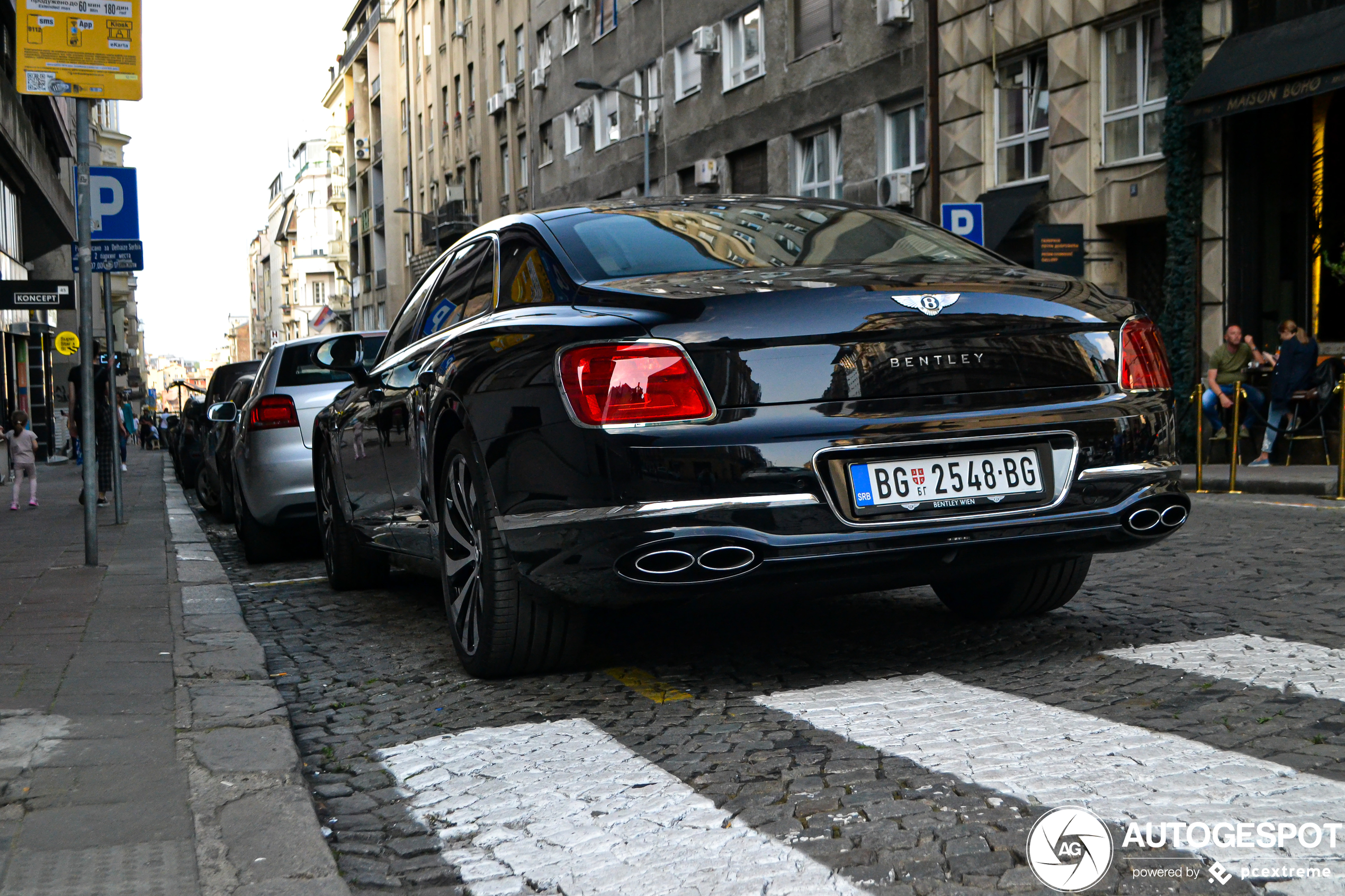 Bentley Flying Spur V8 Azure