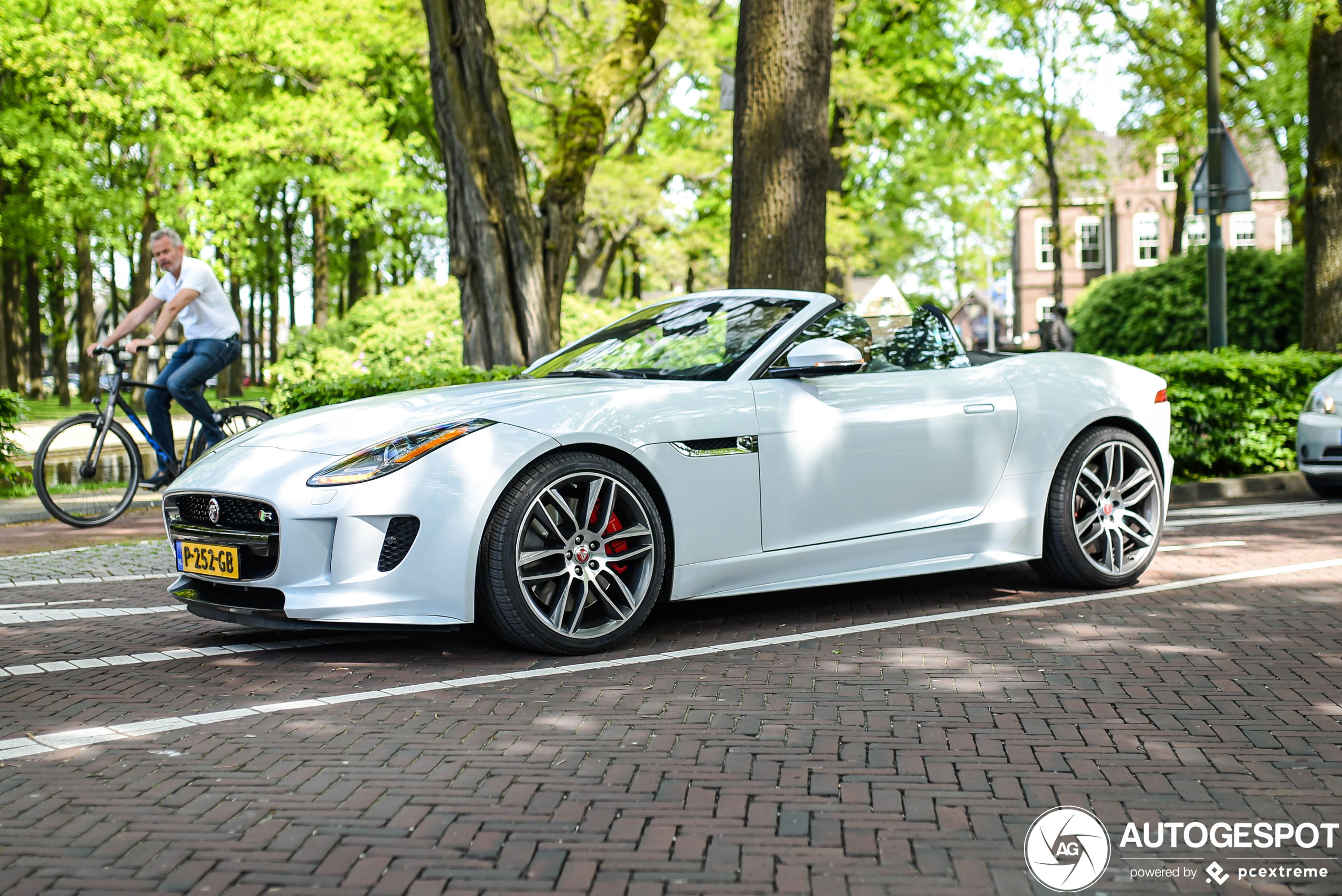 Jaguar F-TYPE R AWD Convertible