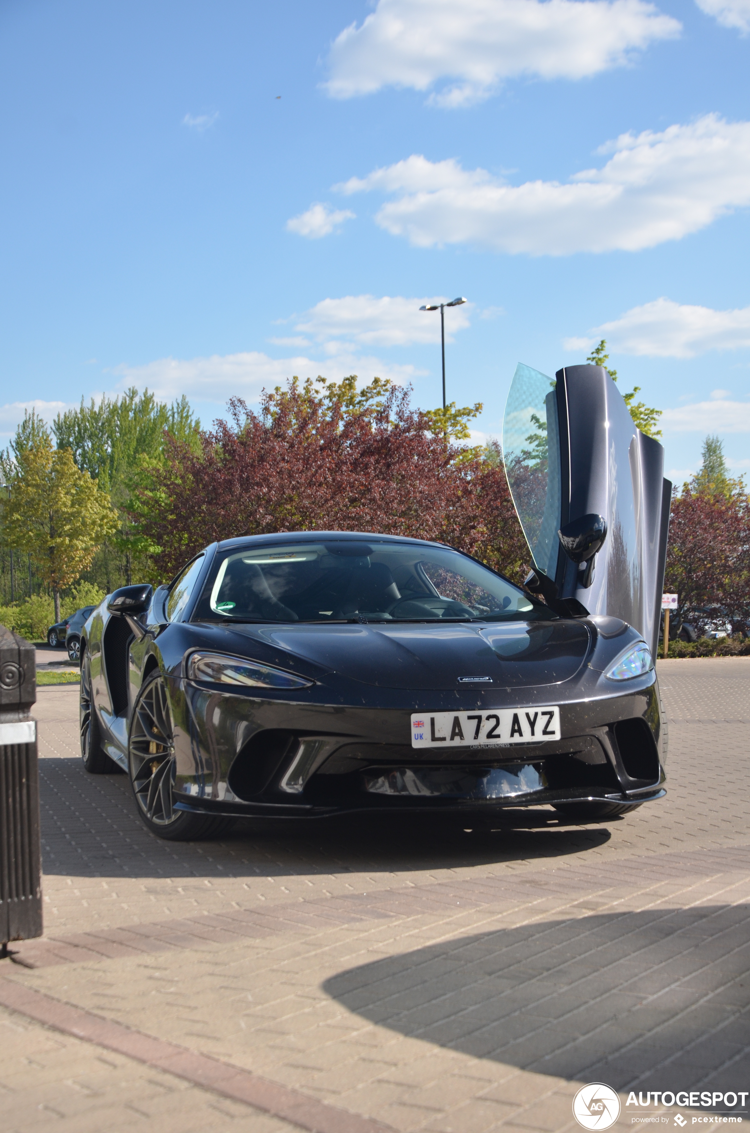 McLaren GT