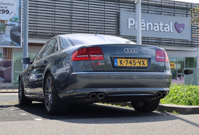 Audi S8 D3