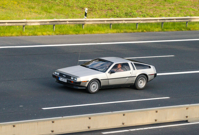 DeLorean DMC-12