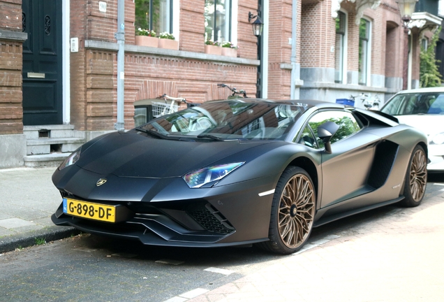 Lamborghini Aventador S LP740-4 Roadster