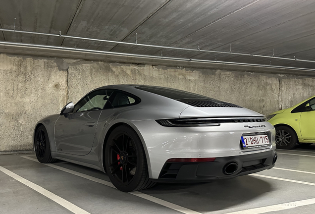 Porsche 992 Carrera 4 GTS