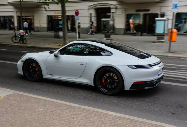 Porsche 992 Carrera 4 GTS