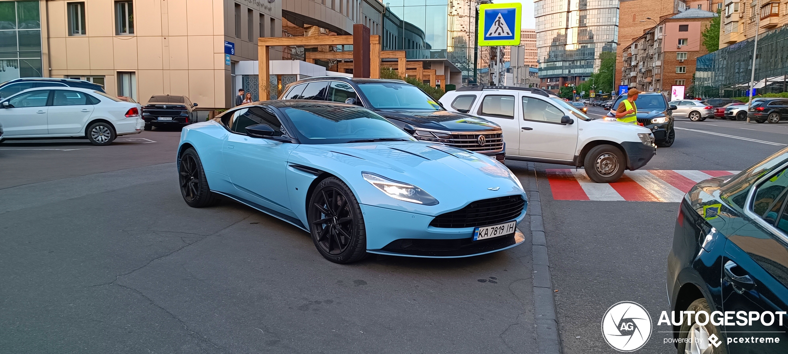 Aston Martin DB11