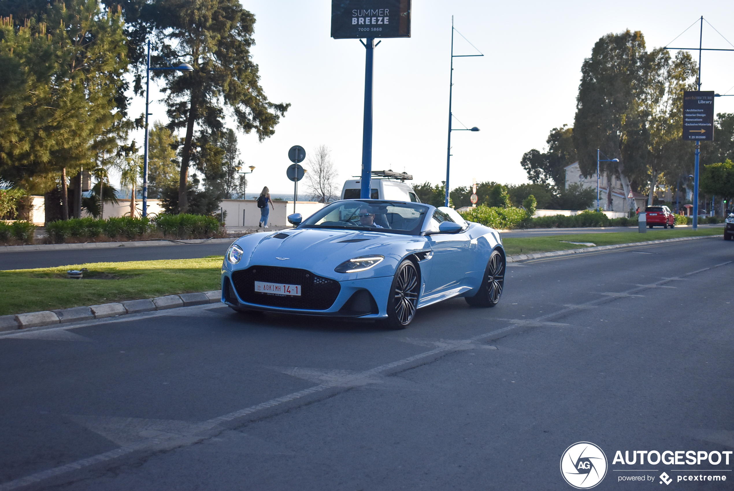 Aston Martin DBS Superleggera Volante