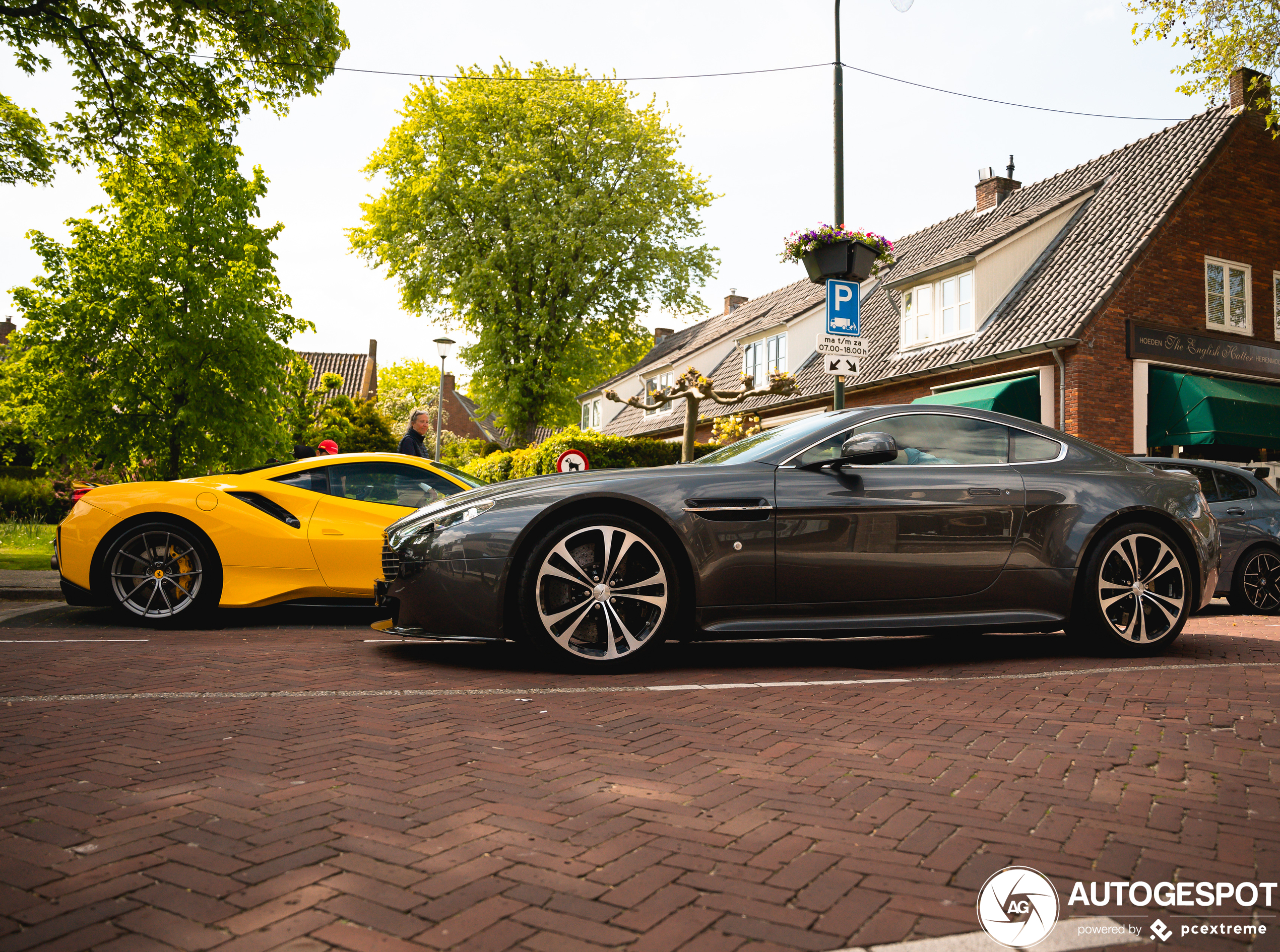 Aston Martin V12 Vantage