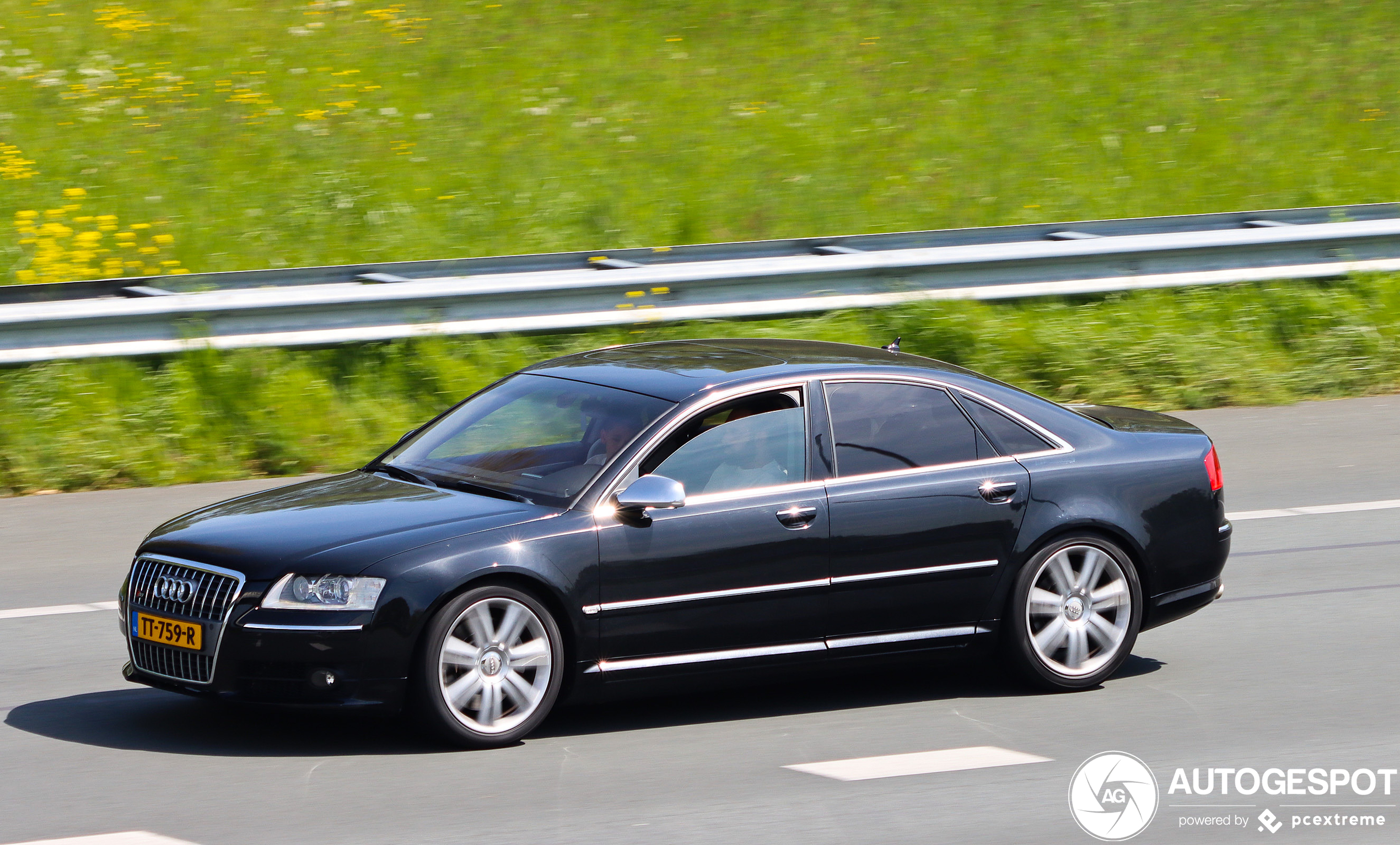 Audi S8 D3