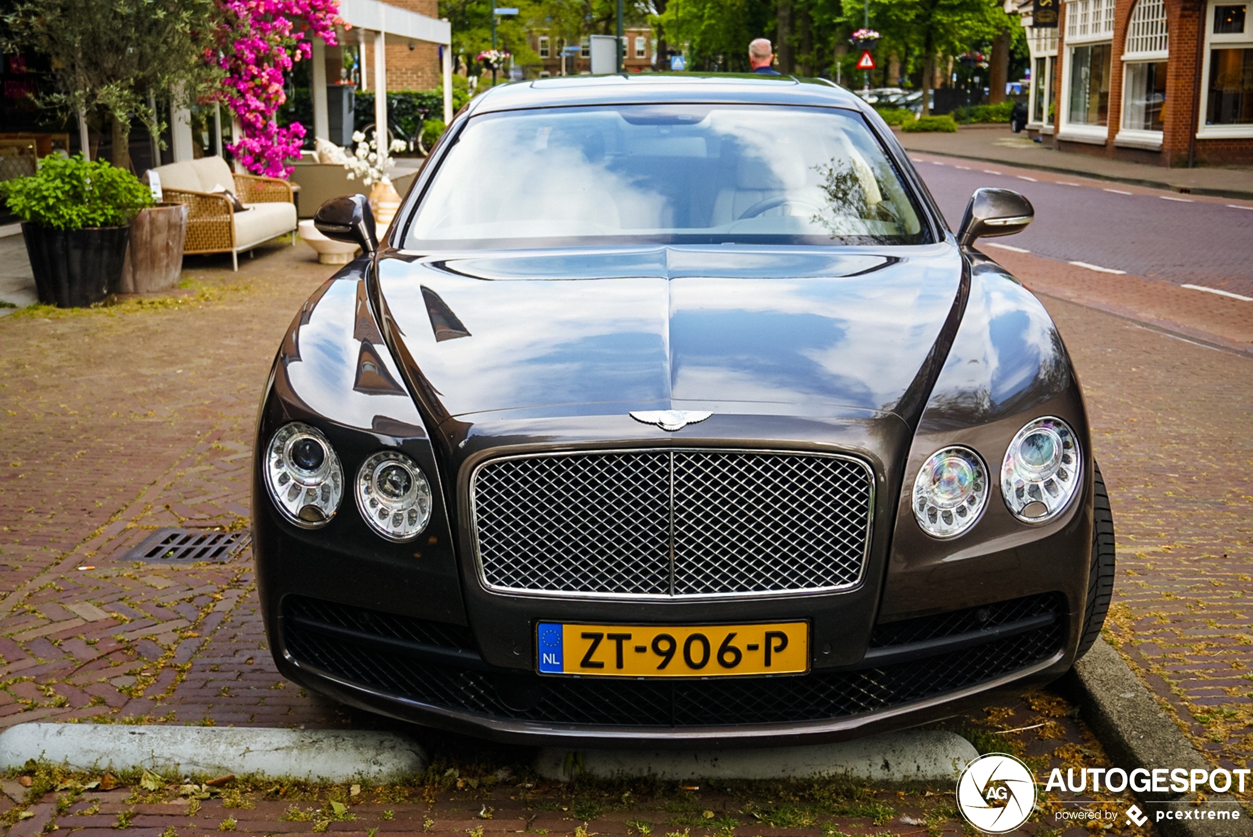 Bentley Flying Spur V8