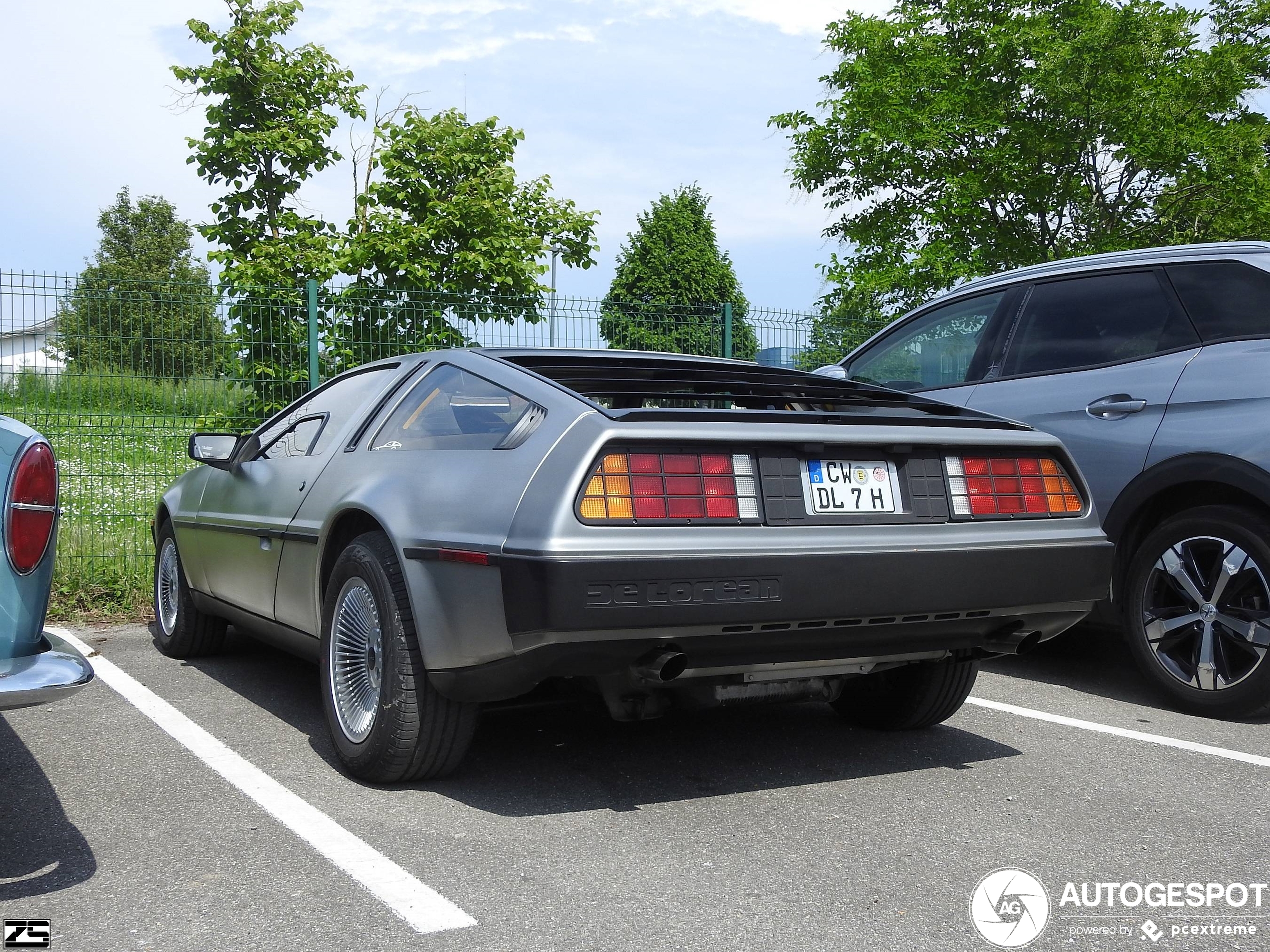 DeLorean DMC-12