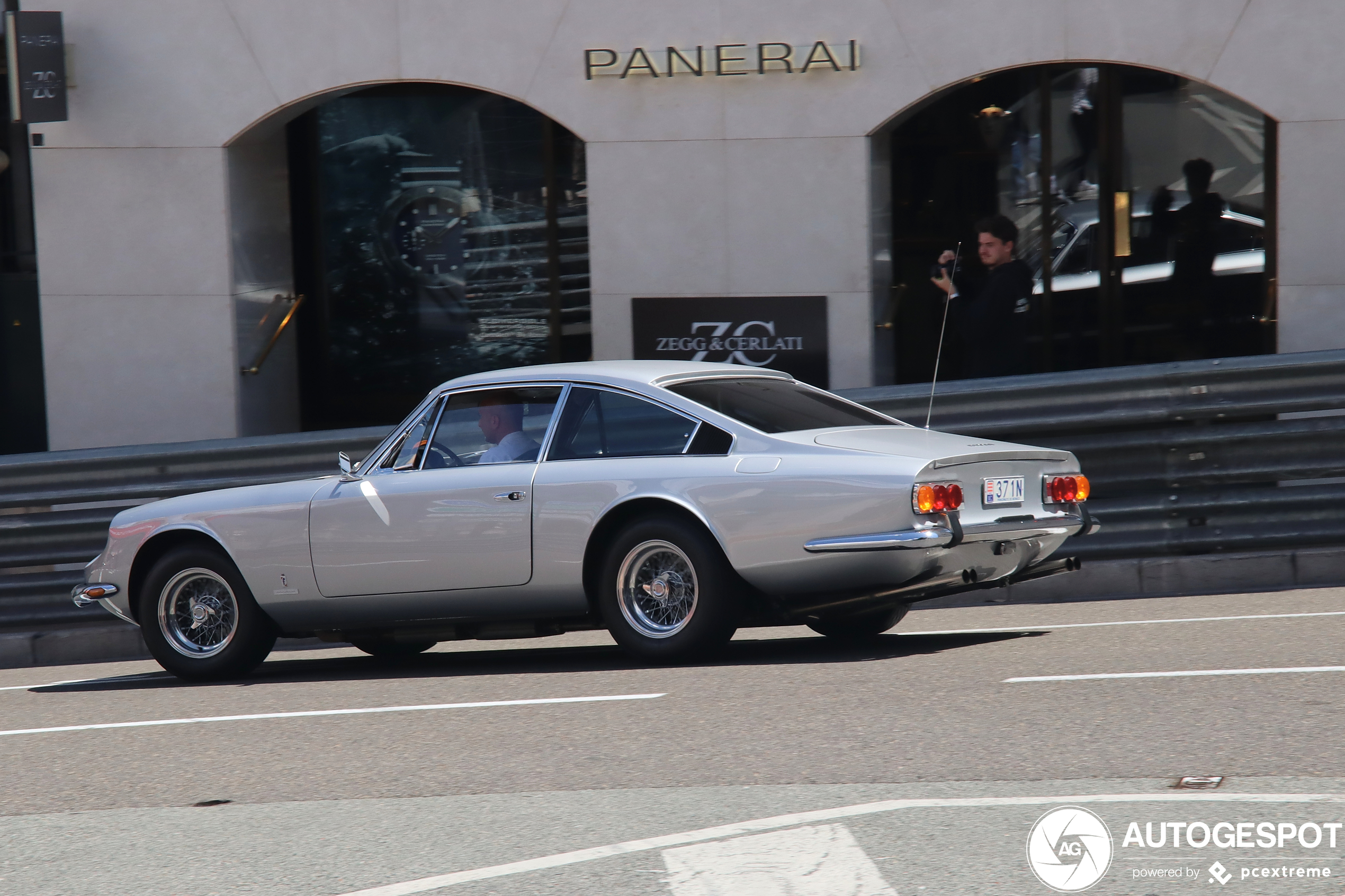 Ferrari 365 GT 2+2