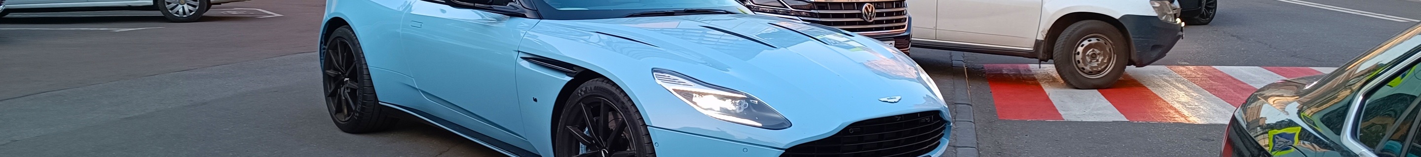 Aston Martin DB11