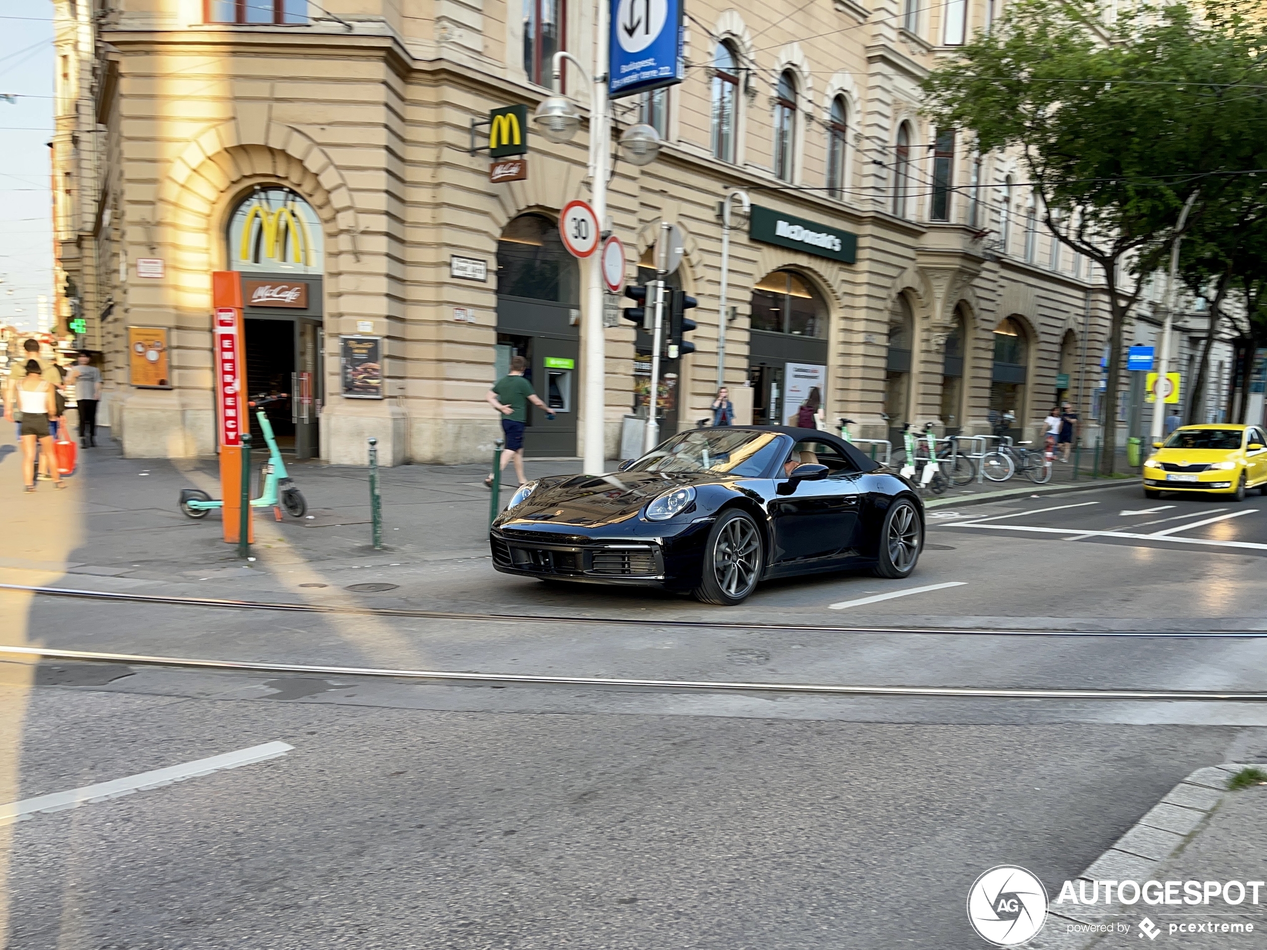 Porsche 992 Carrera 4S Cabriolet