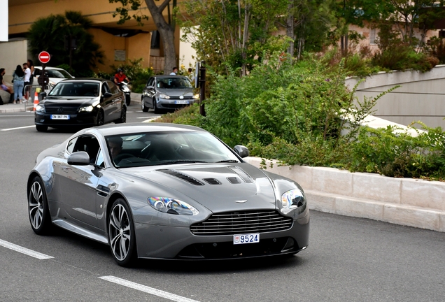 Aston Martin V12 Vantage