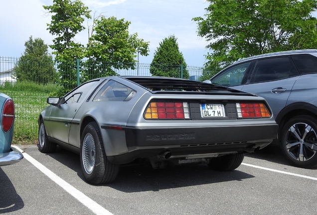 DeLorean DMC-12