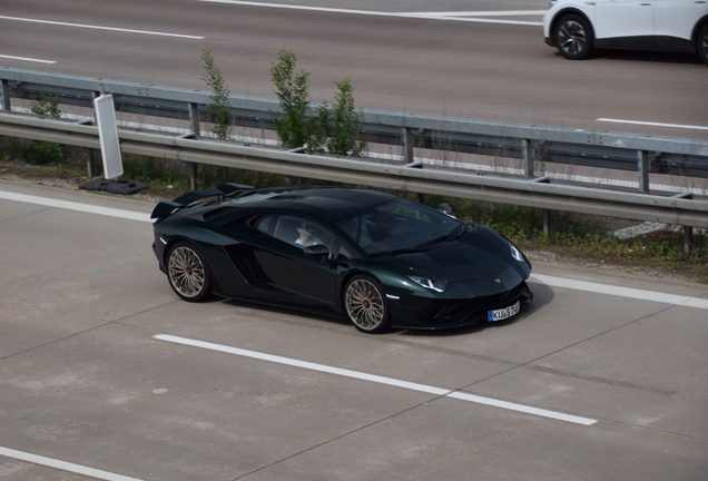 Lamborghini Aventador S LP740-4