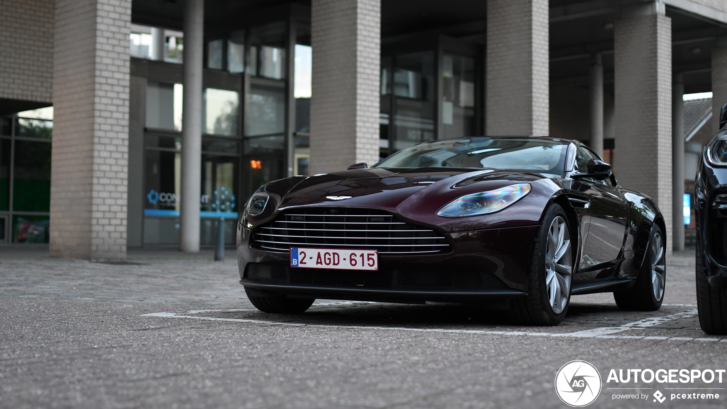 Aston Martin DB11 V8