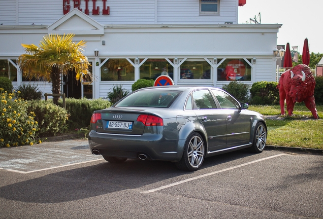 Audi RS4 Sedan