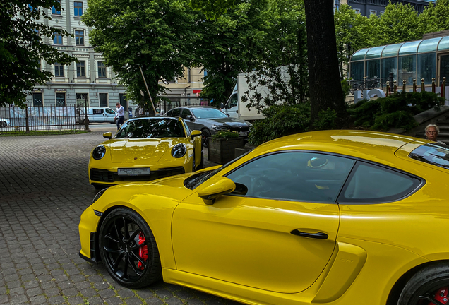 Porsche 718 Cayman GT4