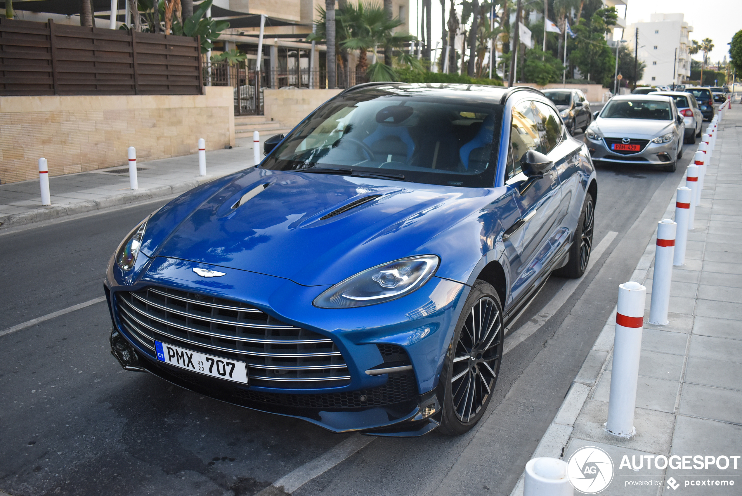 Aston Martin DBX707