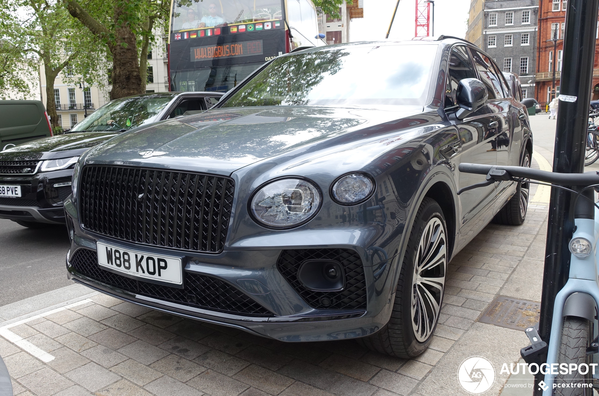 Bentley Bentayga Azure EWB First Edition