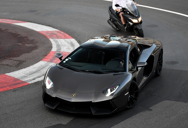 Lamborghini Aventador LP700-4 Roadster