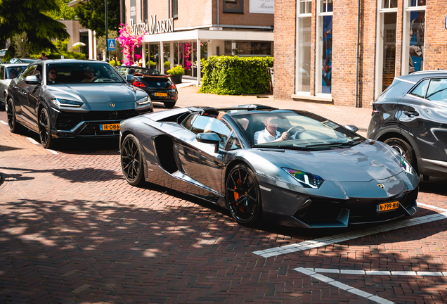 Lamborghini Aventador LP700-4 Roadster