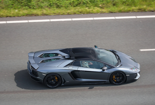 Lamborghini Aventador LP700-4 Roadster