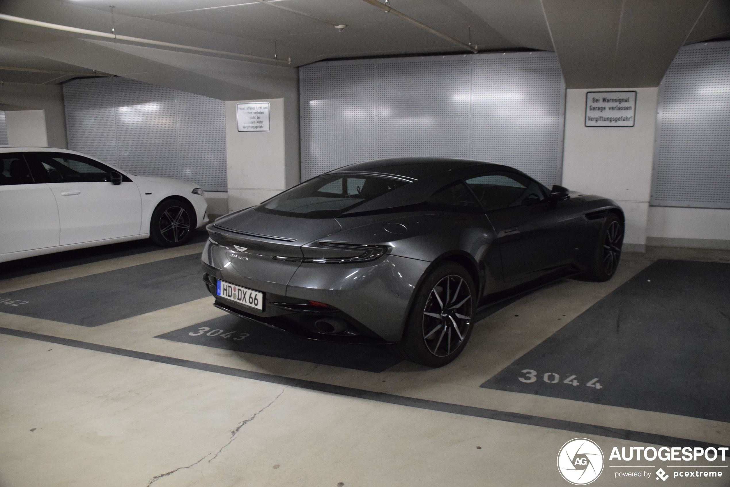 Aston Martin DB11 V8