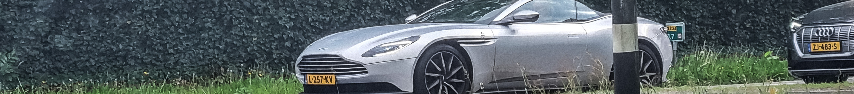 Aston Martin DB11 V8 Volante