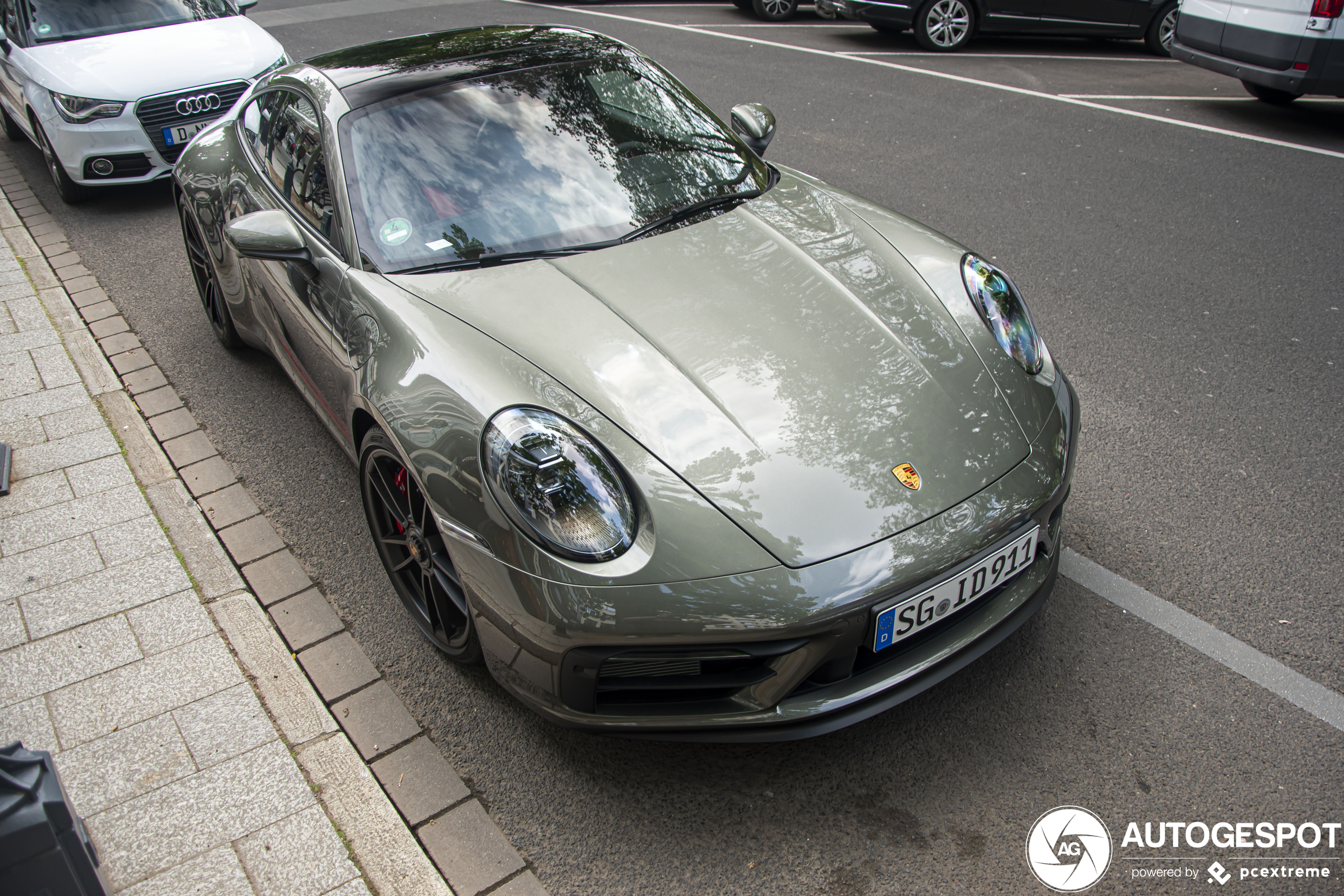 Porsche 992 Carrera 4 GTS