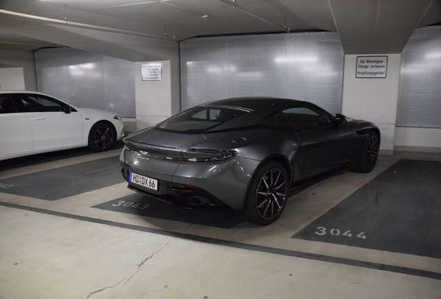 Aston Martin DB11 V8