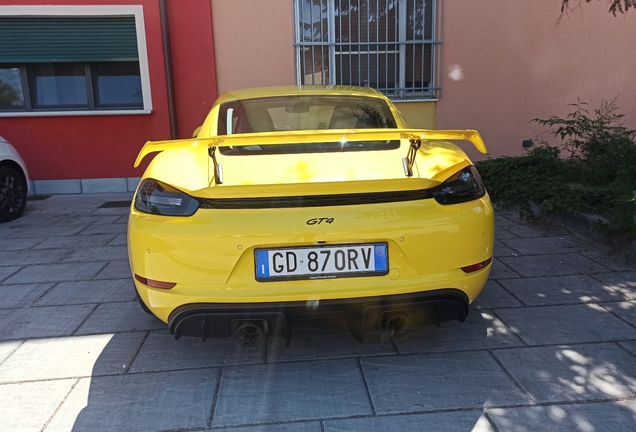 Porsche 718 Cayman GT4