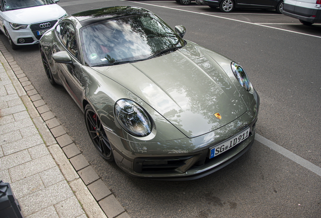 Porsche 992 Carrera 4 GTS