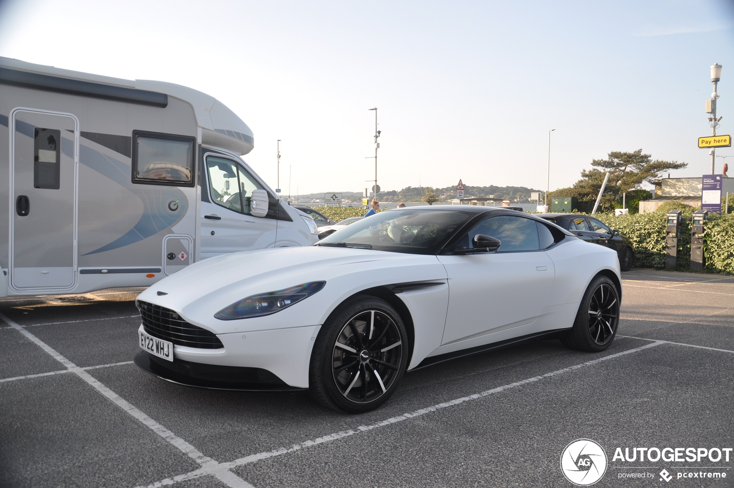 Aston Martin DB11 V8