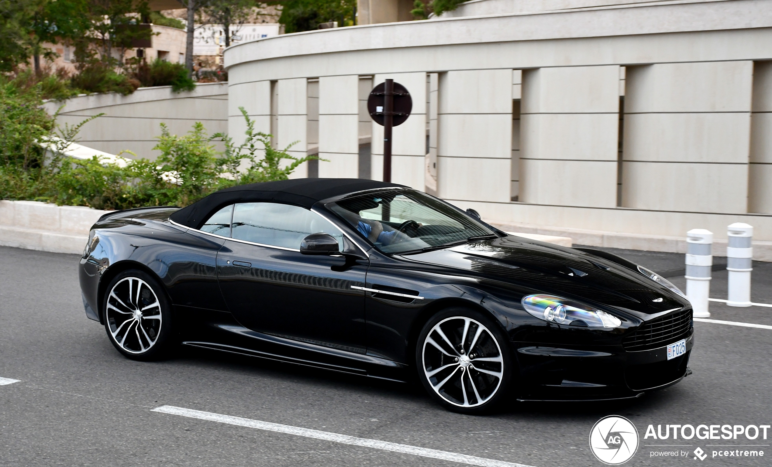 Aston Martin DBS Volante Carbon Black Edition